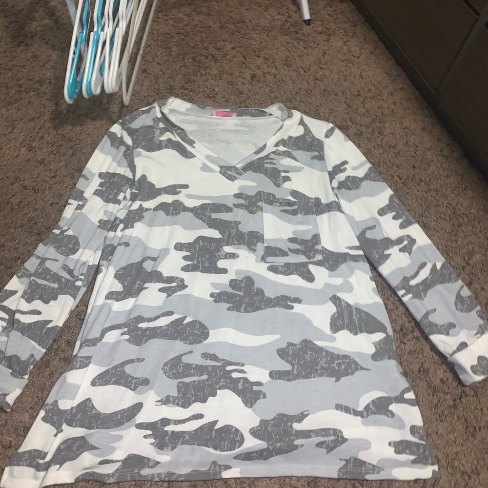 Long sleeve gray camp shirt